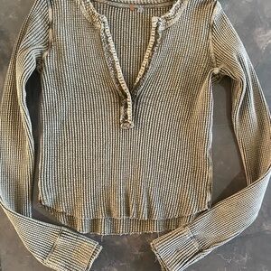 Buckle Olive Ribbed V-Neck Crop Top